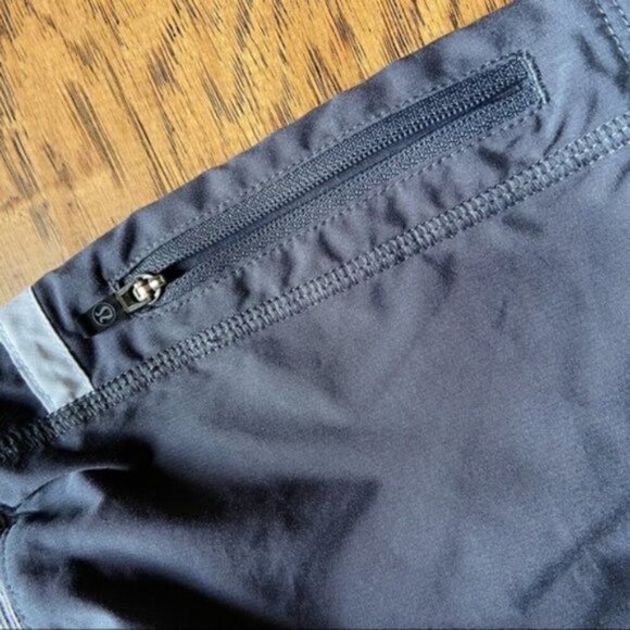 Lululemon Tracker Short II *2-way Stretch size 2 - Picture 9 of 10